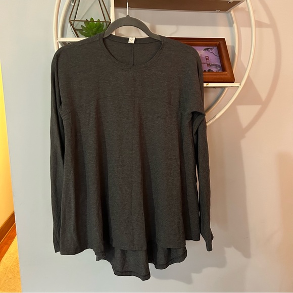 lululemon athletica Tops - Lululemon Women's 6 Gray Grey High Low Long Sleeve Flowey Gym Shirt Top